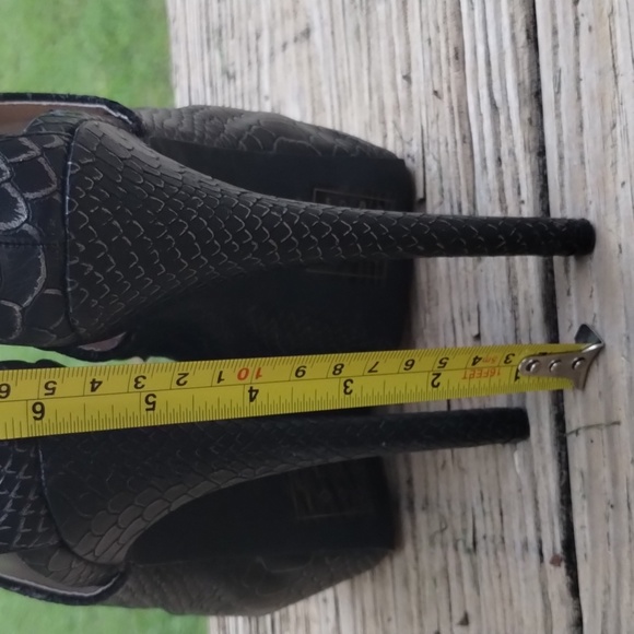 Kalinai Scene By Shoedazzle Stiletto Booties - Picture 3 of 9